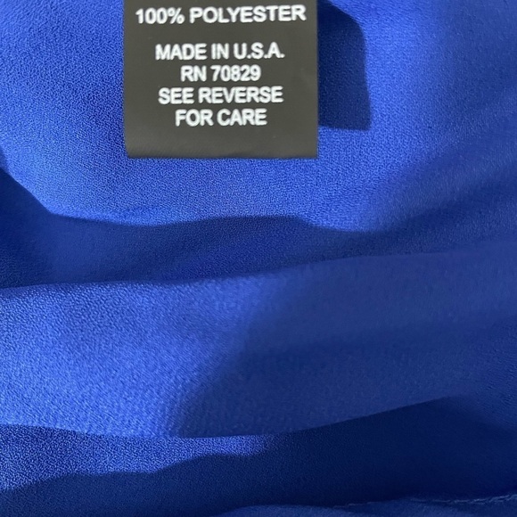 Women’s Cold Shoulder Blue Crochet Top
New - Picture 6 of 6